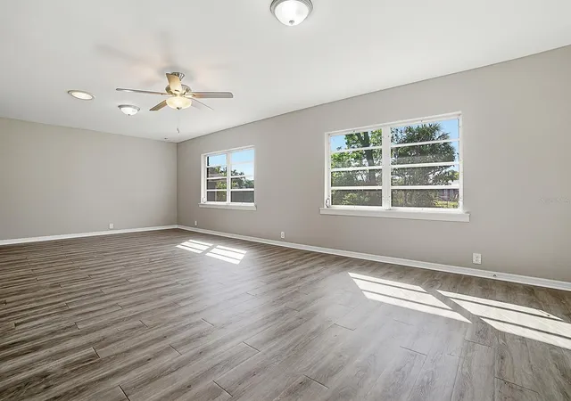 Photo 3 of Single family home for sale at 5 Oak St, Yalaha, FL 34797 | MLS# G5109927 | Listing updated on 2026-09-30