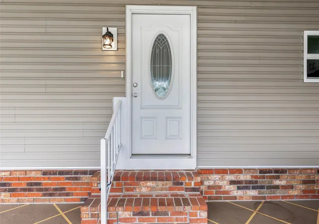 Photo 2 of Manufactured home for sale at 100 Papaya Cvs, Leesburg, FL 34748 | MLS# G5109931 | Listing updated on 2026-08-22