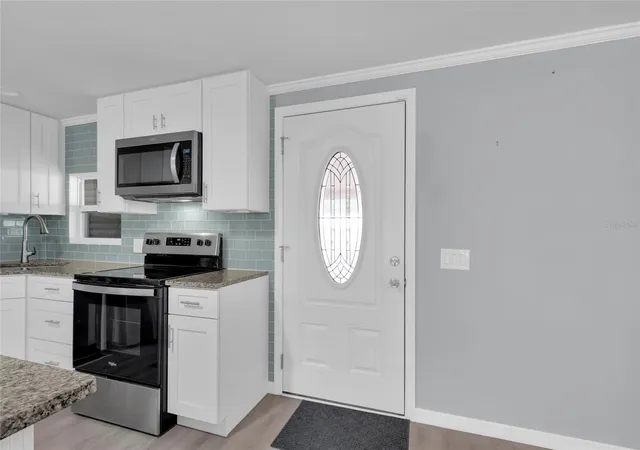 Photo 3 of Manufactured home for sale at 100 Papaya Cvs, Leesburg, FL 34748 | MLS# G5109931 | Listing updated on 2026-08-22