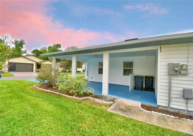 Photo 3 of Single family home for sale at 1690 Colonnades Cir N, Lakeland, FL 33811 | MLS# L4960471 | Listing updated on 2026-06-06