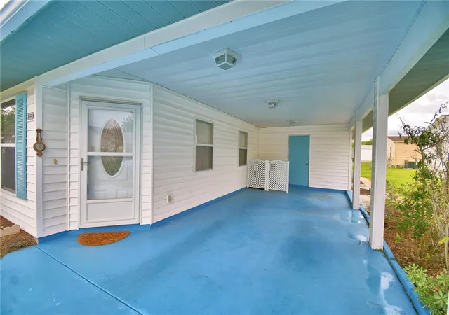 Photo 4 of Single family home for sale at 1690 Colonnades Cir N, Lakeland, FL 33811 | MLS# L4960471 | Listing updated on 2026-06-06