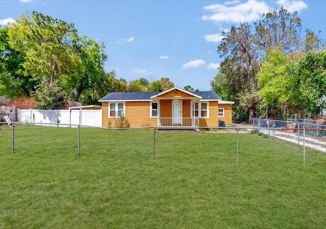 Homes for sale in Fruitland Park, FL | 2017 Miller Blvd, Fruitland Park, FL 34731 | MLS# S5146285