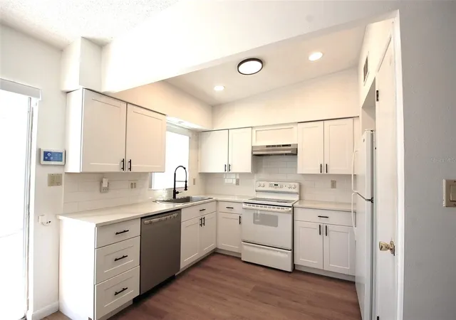 3rd image of 1201 S Betty Ln, Clearwater, FL 33756 | MLS# TB8489173