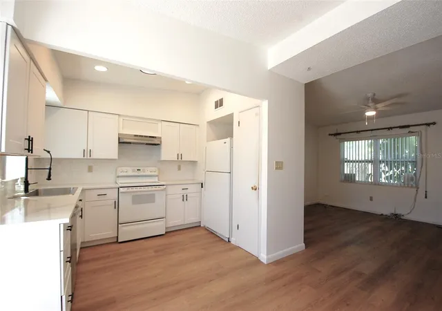 4th image of 1201 S Betty Ln, Clearwater, FL 33756 | MLS# TB8489173