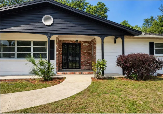 Photo 2 of Single family home for sale at 600 Ne 53rd Court, Ocala, FL 34470 | MLS# O6392676 | Listing updated on 2026-09-19