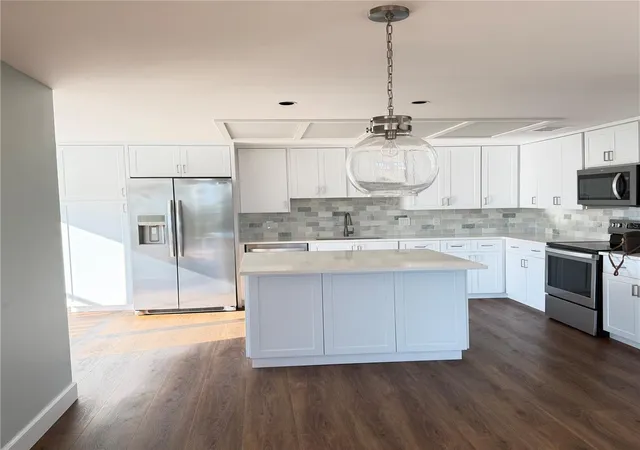 3rd image of 150 Belleview Blvd #601, Belleair, FL 33756 | MLS# TB8489206