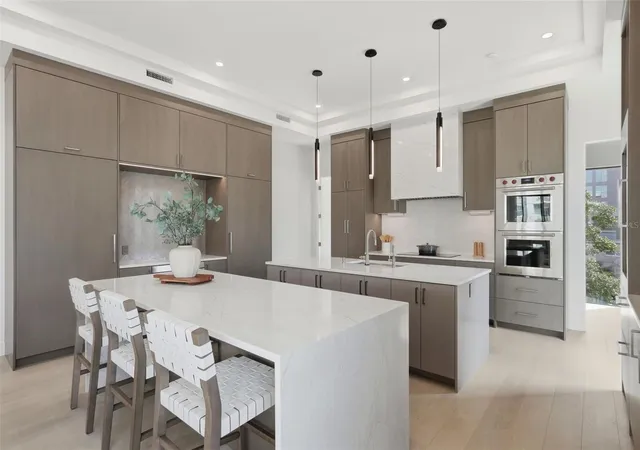 Photo 1 of Single family home for sale at 321 2nd Street N, St Petersburg, FL 33701 | MLS# TB8489207 | Listing updated on 2026-09-25