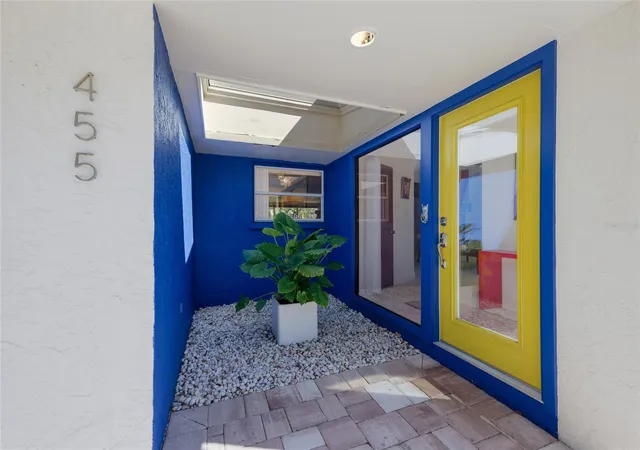 2nd image of 455 S Shore Dr, Sarasota, FL 34234 | MLS# A4687114