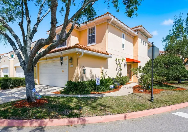 Photo 1 of Townhouse for sale at 208 Valencia Cir, Saint Petersburg, FL 33716 | MLS# TB8489242 | Listing updated on 2026-08-27