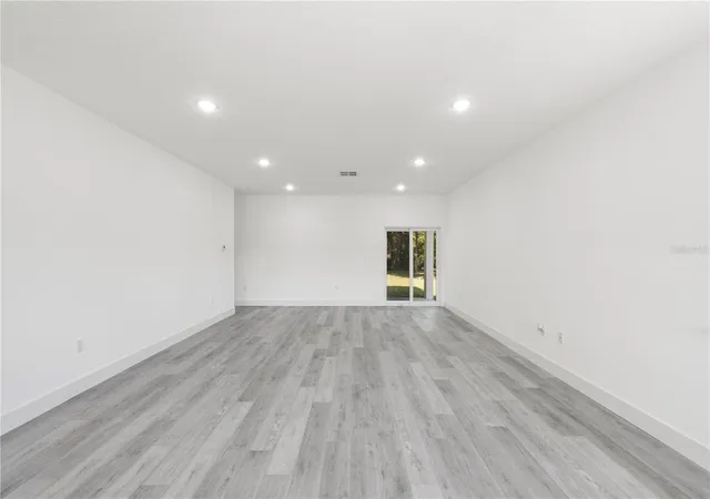 Photo 3 of Single family home for sale at 832 E Desoto St, Clermont, FL 34711 | MLS# O6392733 | Listing updated on 2026-09-15