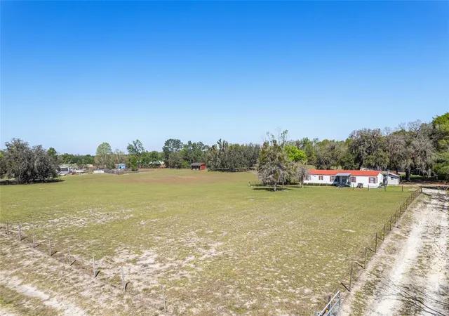 Homes for sale in Trenton, FL | 5600 Se 39Th St, Trenton, FL 32693 | MLS# O6392741