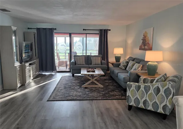 Listing Photo 4 - Condo for sale in building located at 320 Barcelona Dr, BRADENTON, FL 34210 - Unit #320