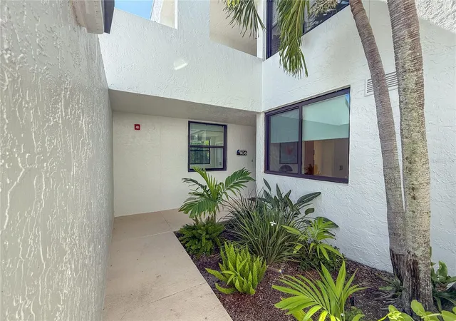 3rd image of 806 Bayport Wy, LONGBOAT KEY, FL 34228
