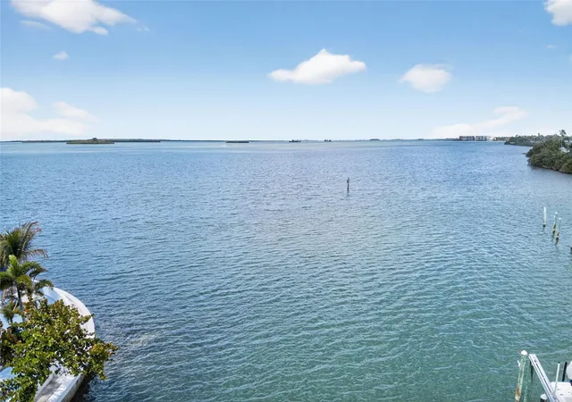 Homes for sale in Clearwater, FL | 1866 Venetian Point Dr, Clearwater, FL 33755 | MLS# TB8489361