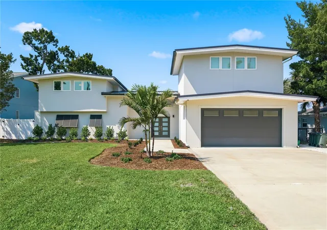 Photo 1 of Single family home for sale at 915 Bayshore Dr, Tarpon Springs, FL 34689 | MLS# TB8489389 | Listing updated on 2026-09-14