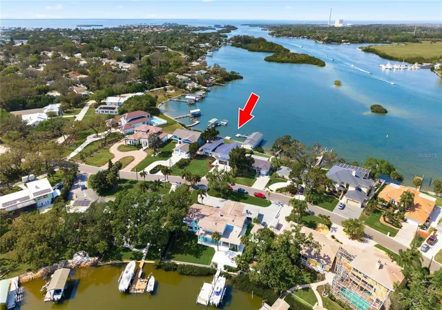 Photo 3 of Single family home for sale at 915 Bayshore Dr, Tarpon Springs, FL 34689 | MLS# TB8489389 | Listing updated on 2026-09-14
