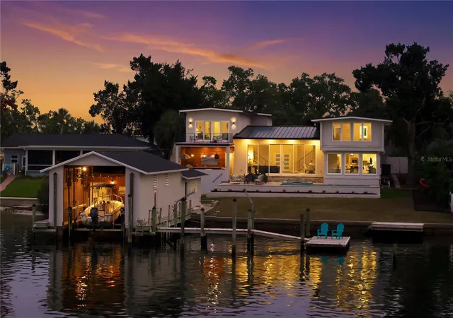 Photo 2 of Single family home for sale at 915 Bayshore Dr, Tarpon Springs, FL 34689 | MLS# TB8489389 | Listing updated on 2026-10-01