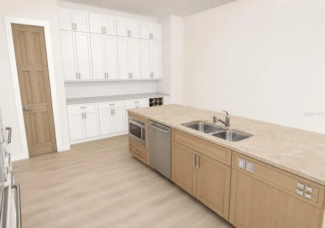 5th image of 2360 Loma Linda St, Sarasota, FL 34239 | MLS# A4687174