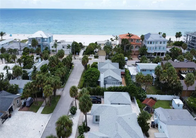Photo 4 of Single family home for sale at 850 Mandalay Ave, Clearwater Beach, FL 33767 | MLS# TB8489421 | Listing updated on 2026-05-01