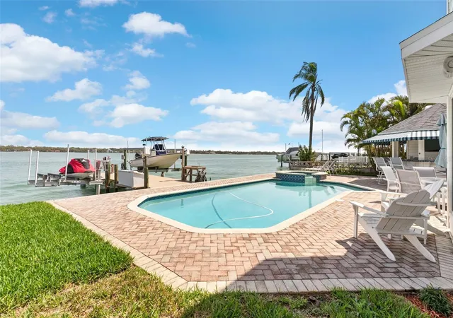 3rd image of 11445 9Th St E, Treasure Island, FL 33706 | MLS# TB8489445