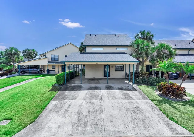 Photo 3 of Townhouse for sale at 626 Yardarm Dr #13, Apollo Beach, FL 33572 | MLS# TB8489449 | Listing updated on 2026-09-28