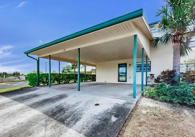 Photo 3 of Townhouse for sale at 626 Yardarm Dr #13, Apollo Beach, FL 33572 | MLS# TB8489449 | Listing updated on 2026-09-28