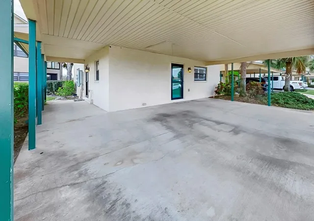 Photo 4 of Townhouse for sale at 626 Yardarm Dr #13, Apollo Beach, FL 33572 | MLS# TB8489449 | Listing updated on 2026-09-28