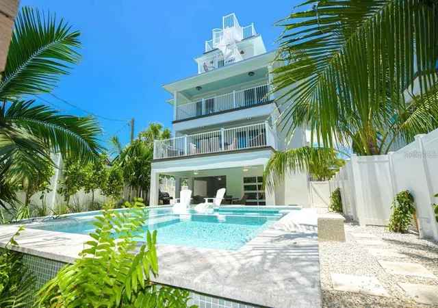 Photo 2 of Single family home for sale at 332 Avenida De Mayo, Sarasota, FL 34242 | MLS# A4687188 | Listing updated on 2026-08-06
