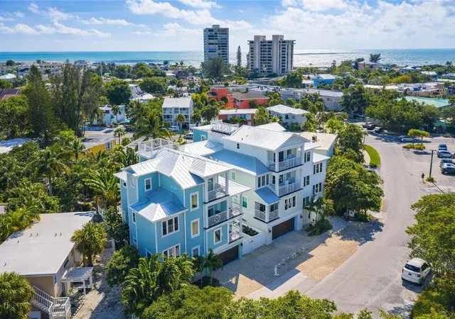 Photo 3 of Single family home for sale at 332 Avenida De Mayo, Sarasota, FL 34242 | MLS# A4687188 | Listing updated on 2026-08-06