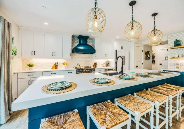 Photo 4 of Single family home for sale at 332 Avenida De Mayo, Sarasota, FL 34242 | MLS# A4687188 | Listing updated on 2026-08-06
