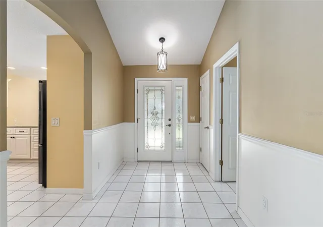 Photo 3 of Single family home for sale at 110 Chula Vista Ave, Lady Lake, FL 32159 | MLS# G5109984 | Listing updated on 2026-10-09