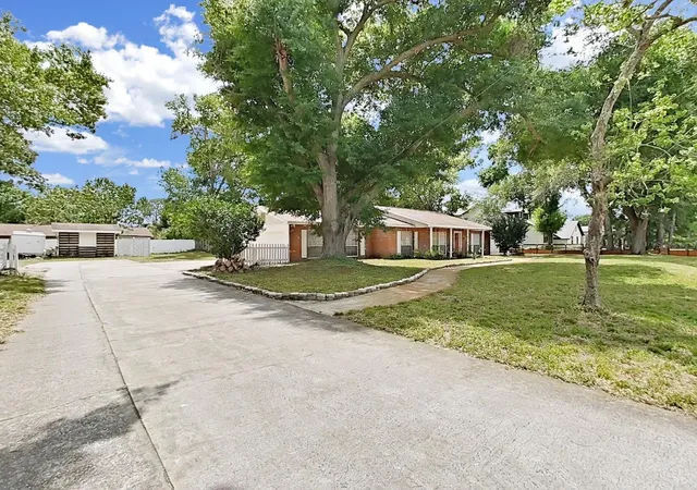 Photo 4 of Single family home for sale at 7608 Barry Rd, Tampa, FL 33615 | MLS# TB8489473 | Listing updated on 2026-08-19