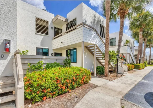 1st image of 211 Lakewood Dr #211, Bradenton, FL 34210 | MLS# A4687200
