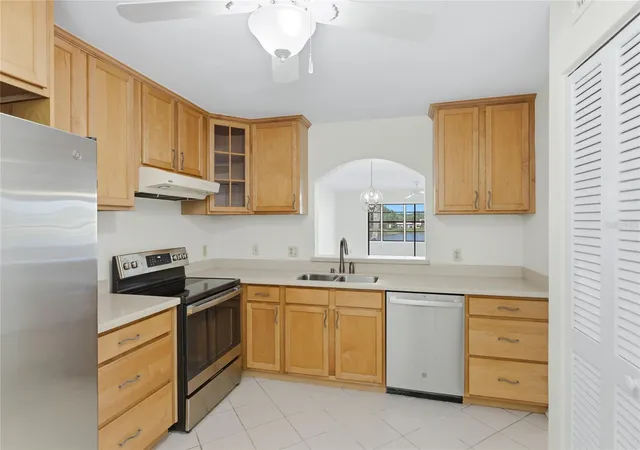 2nd image of 211 Lakewood Dr #211, Bradenton, FL 34210 | MLS# A4687200