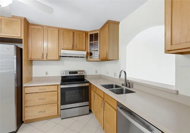 3rd image of 211 Lakewood Dr #211, Bradenton, FL 34210 | MLS# A4687200