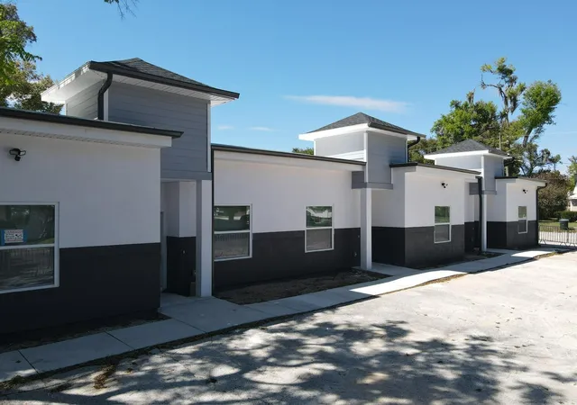 Listing Photo 2 - Condo for sale in building located at 705 S Orange Ave, BARTOW, FL 33830 - Unit #