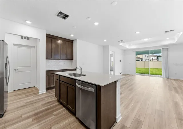 4th image of 33452 Binding Ties Ln, Wesley Chapel, FL 33545 | MLS# TB8489492