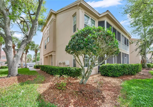 Listing Photo 2 - Condo for sale in building located at 427 Enclave Pl, LAKELAND, FL 33803 - Unit #427