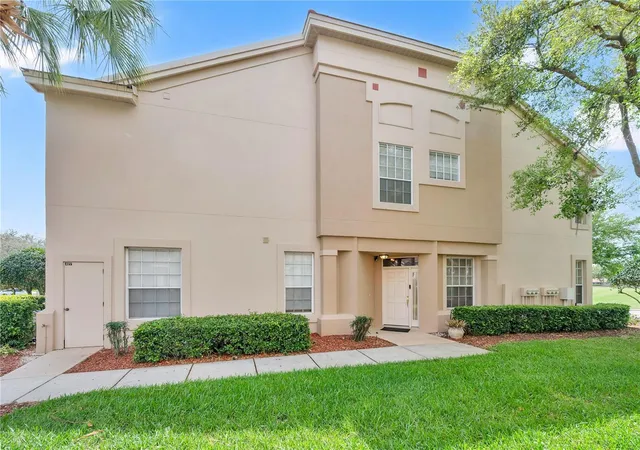 Listing Photo 1 - Condo for sale in building located at 427 Enclave Pl, LAKELAND, FL 33803 - Unit #427