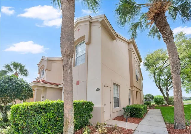 Listing Photo 4 - Condo for sale in building located at 427 Enclave Pl, LAKELAND, FL 33803 - Unit #427