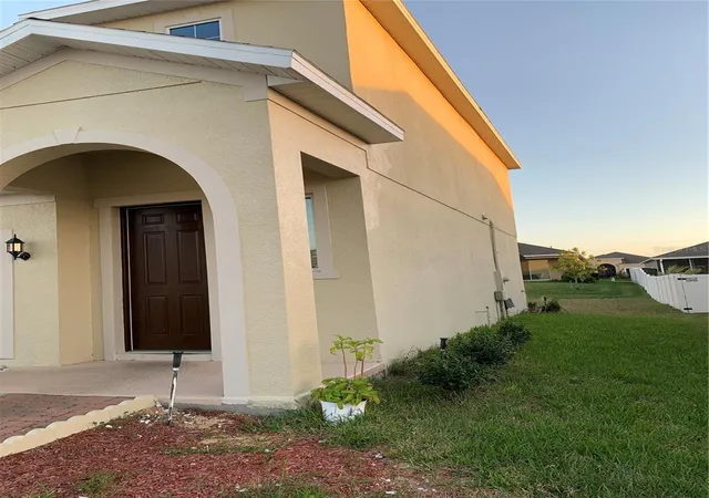 3rd image of 431 Aragosa Dr, Davenport, FL 33837 | MLS# S5146348