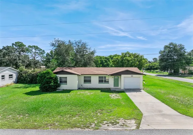 Photo 1 of Single family home for sale at 801 Elm Ave, Fruitland Park, FL 34731 | MLS# G5109990 | Listing updated on 2026-09-18
