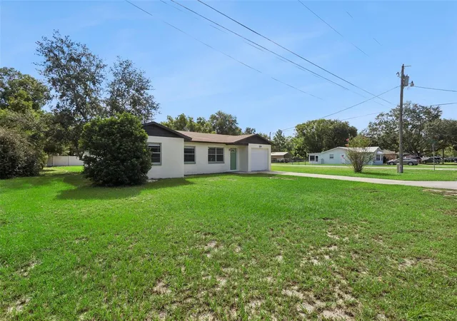 Photo 2 of Single family home for sale at 801 Elm Ave, Fruitland Park, FL 34731 | MLS# G5109990 | Listing updated on 2026-09-18