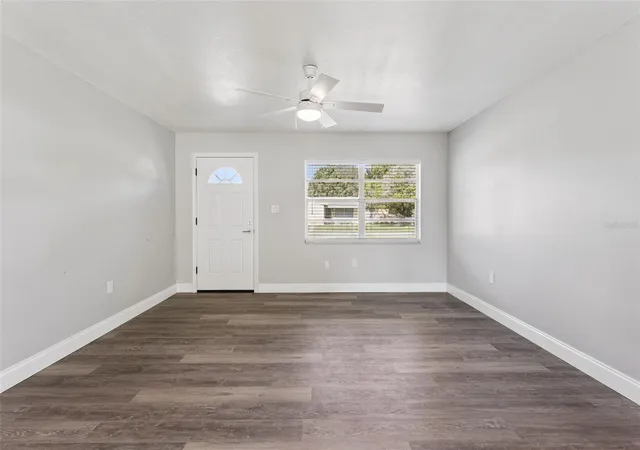Photo 4 of Single family home for sale at 801 Elm Ave, Fruitland Park, FL 34731 | MLS# G5109990 | Listing updated on 2026-09-18