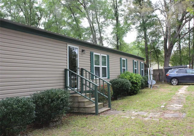 Photo 2 of Sale Pending at 570 Ne 70th Terrace, Ocala, FL 34470 | MLS# OM721330 | Listing updated on 2026-06-11