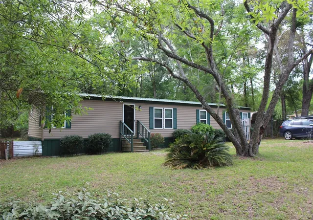 Photo 3 of Sale Pending at 570 Ne 70th Terrace, Ocala, FL 34470 | MLS# OM721330 | Listing updated on 2026-06-11