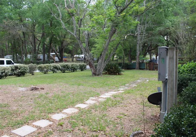 Photo 4 of Sale Pending at 570 NE 70th Terrace, Ocala, FL 34470 | MLS# OM721330 | Listing updated on 2026-06-11