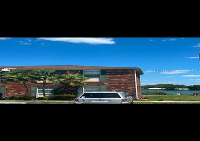 3rd image of 1920 E Edgewood Dr #J8, Lakeland, FL 33803 | MLS# TB8489532