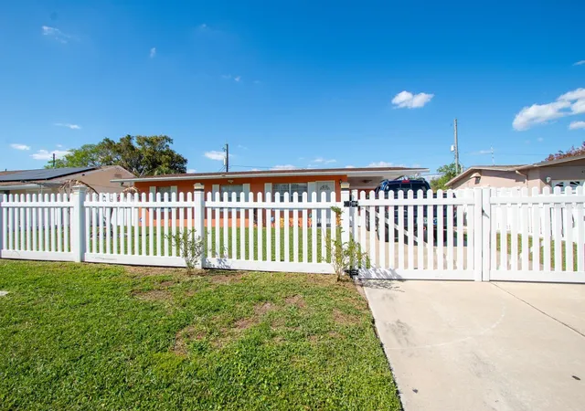 Photo 3 of Single family home for sale at 4401 Edgebrook, Orlando, FL 32809 | MLS# S5146357 | Listing updated on 2026-08-11