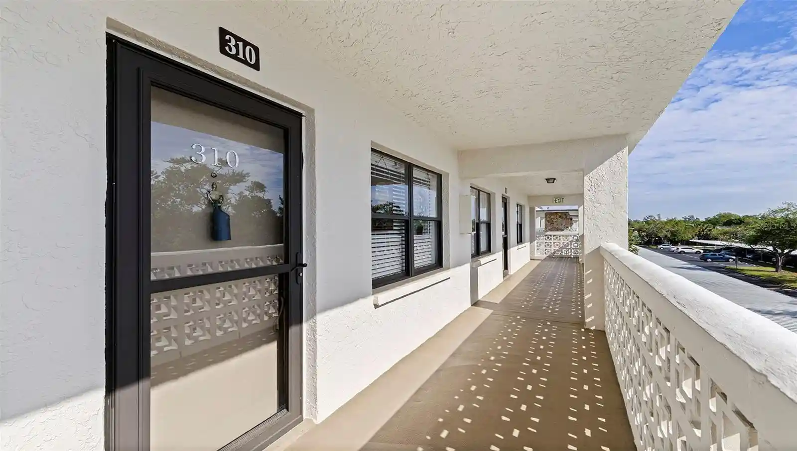 Listing Photo 2 - Condo for sale in 4910 Bay St Ne located at 4910 Bay St Ne, St. Petersburg, FL 33703 - Unit #310